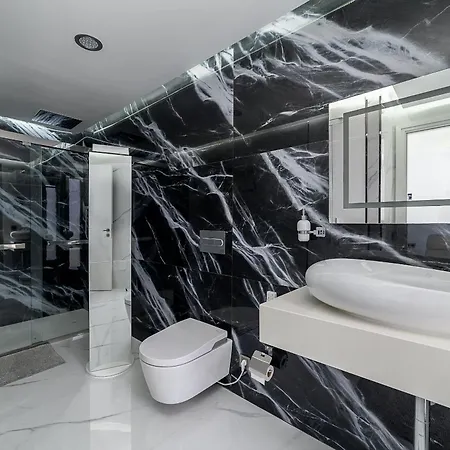 Monarca Costa Teguise