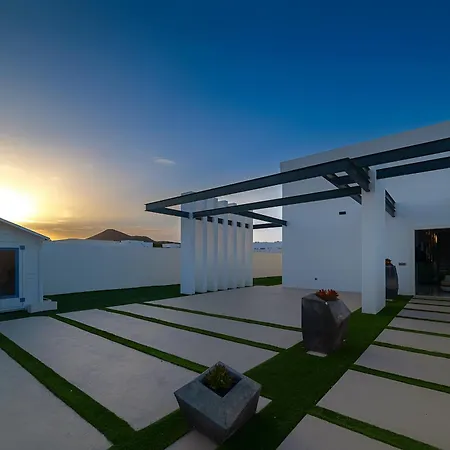 Monarca Vila Costa Teguise