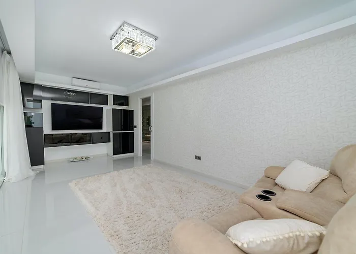 Monarca Коста-Тегисе